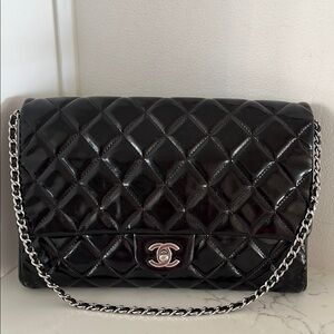 CHANEL Black Quilted Shoulder Bag